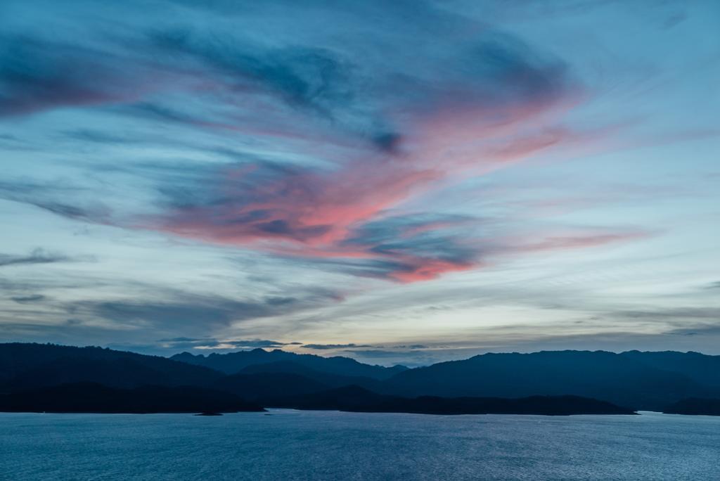 Thawsi Lake Hill Si Sawat Eksteriør bilde